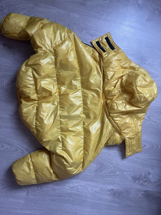 Жіноча гарна куртка