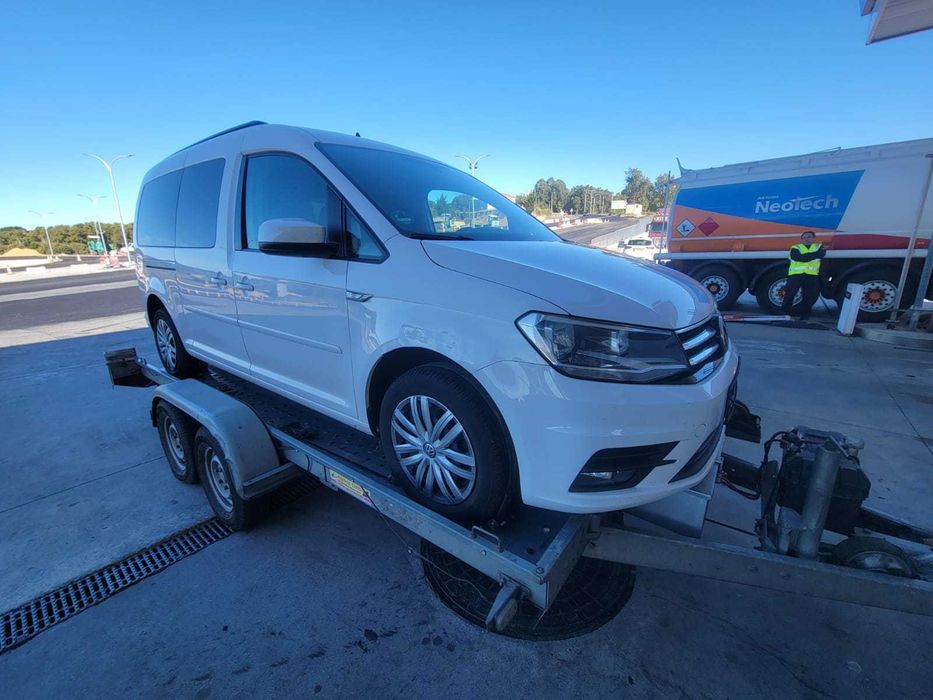 Reboque Porta carros 2000kg / 2700kg Basculante / Calhas Perfuradas