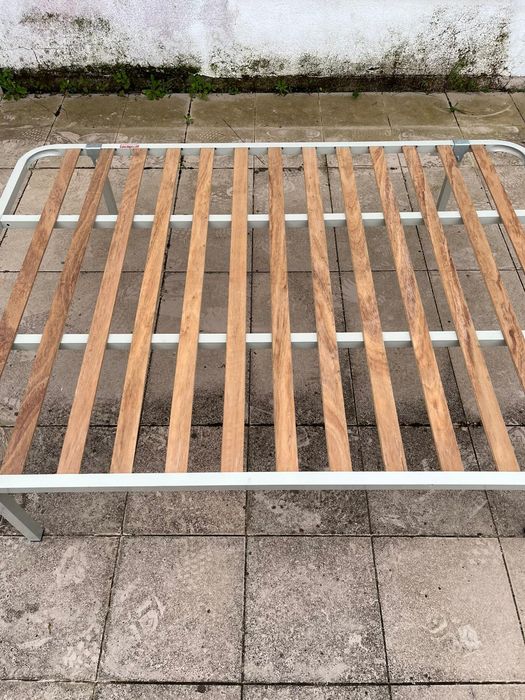 Vendo estrados de cama como novo