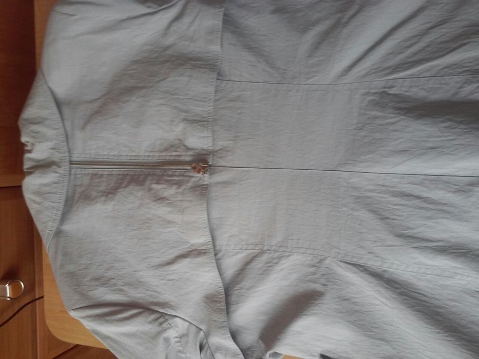 Плащ женский голубой.