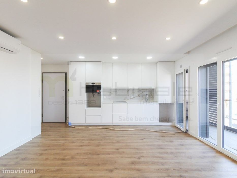 Apartamento T3 com varanda e barbecue | Paradela, Santo António dos...