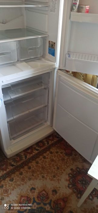 Холодильник Indesit у гарному станi.