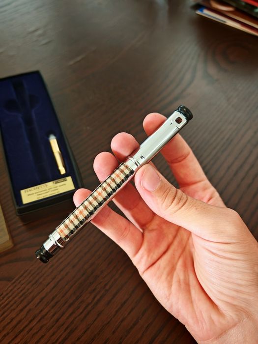 Caneta Hachette com cristal Swarovski