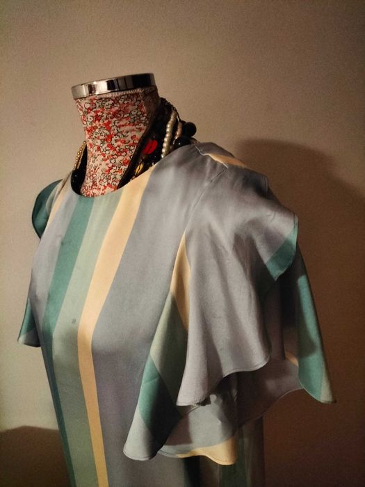 Vestido fresco tecido fluido