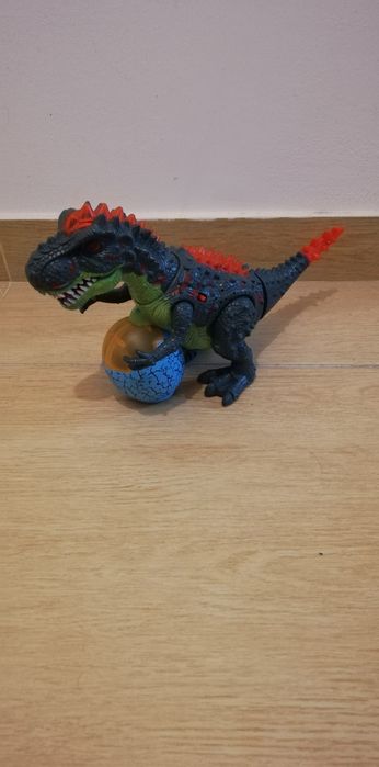 Large dinosaur in black and red64739905091713120