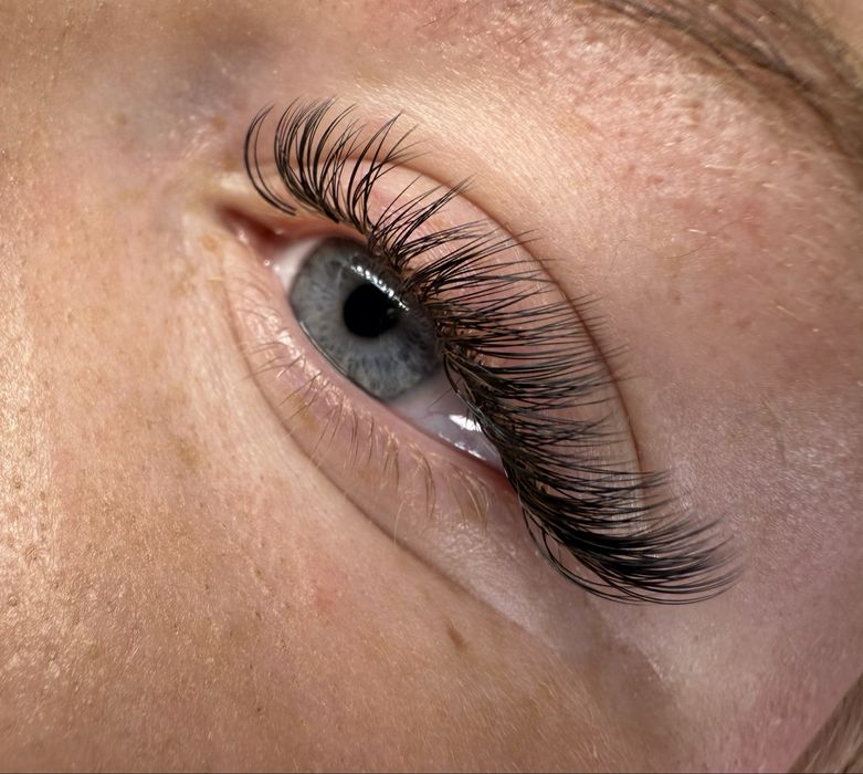 przedłużanie rzęs
