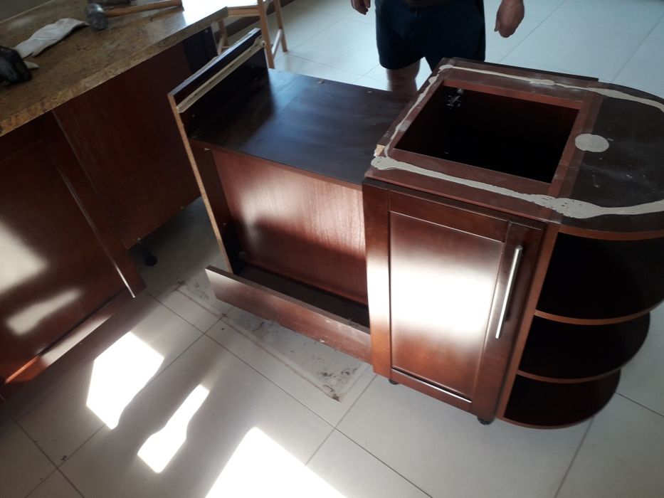 Meble kuchenne z demotarzu blat kamień fronty drewno