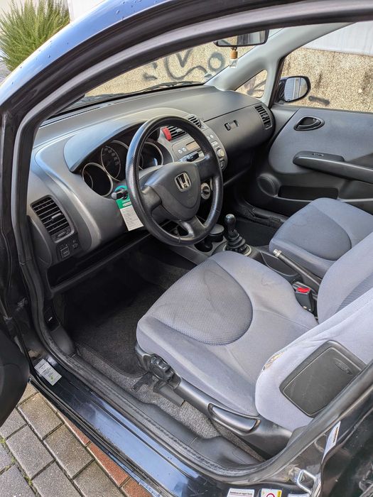 Honda Jazz II 1.2 i-DSI Preto – Económico e Fiável