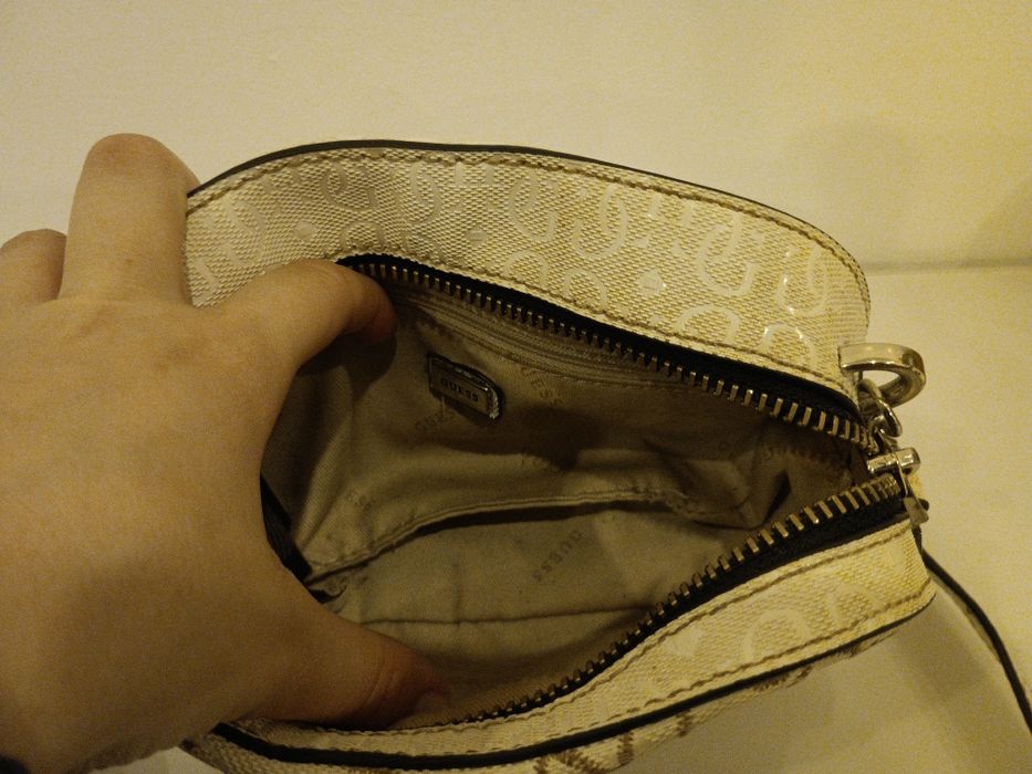 Bolsa a tiracolo Guess