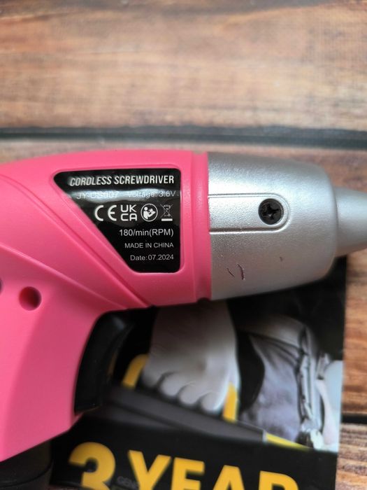 Wkrętarka akumulatorowa w kolorze różowym
