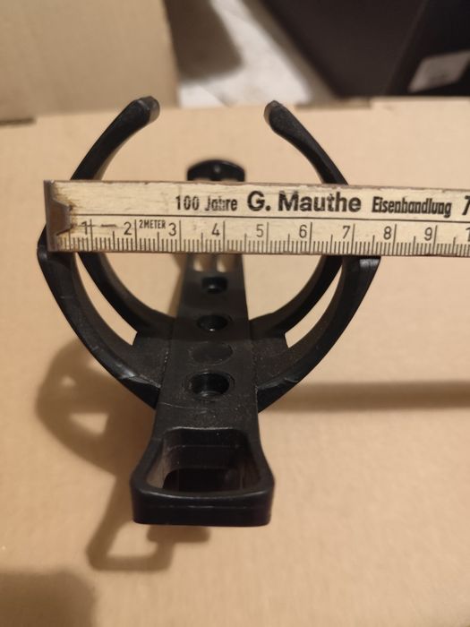 Koszyk na bidon z klamrą do montażu na kierownicy