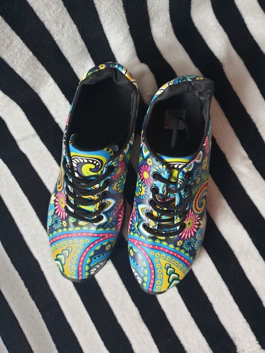 Buty FOLKOWE w mandale