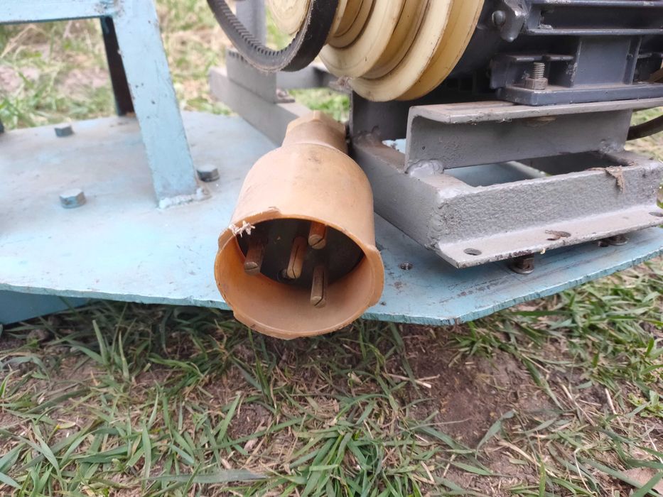 Токарний станок по дереву