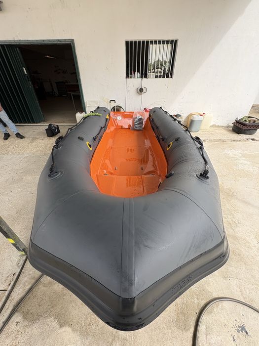 Zodiac 420 casco e flutuadores novos