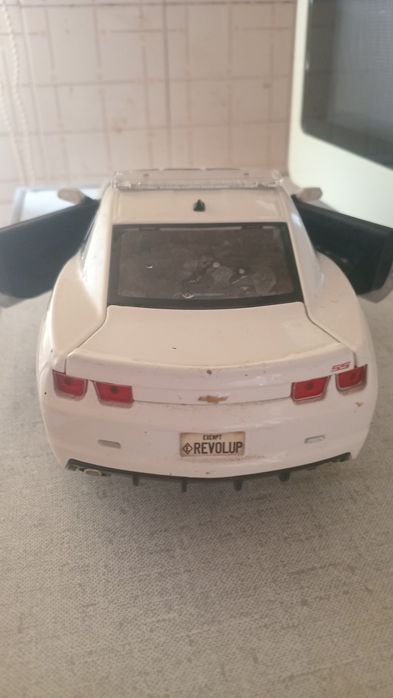 Carro de 2010 da maisto em metal