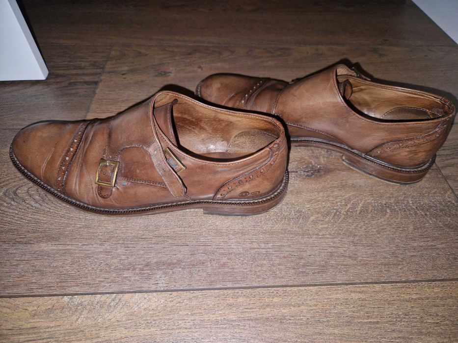 Sapatos de homem castanhos de fivelas 42