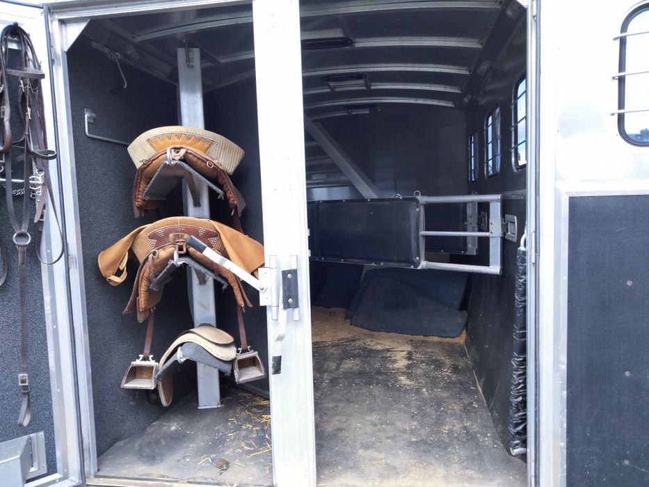 Atrelado/Reboque/Roulote  de cavalos (Softouch by Liberty Inc)