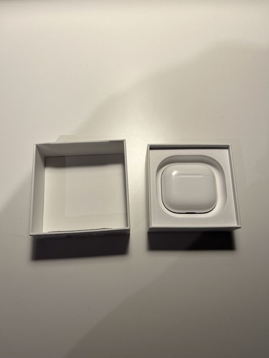 Airpods 4 com cancelamento de ruido