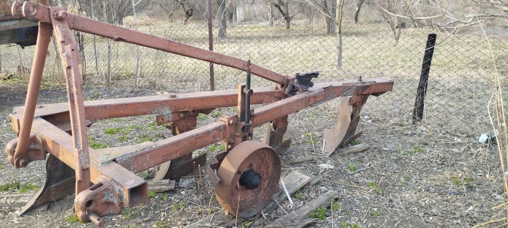Продам плуг ПЛН 4-35