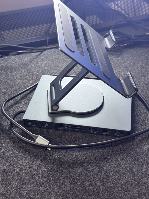 Usb-c Hub 9w1 z podstawką