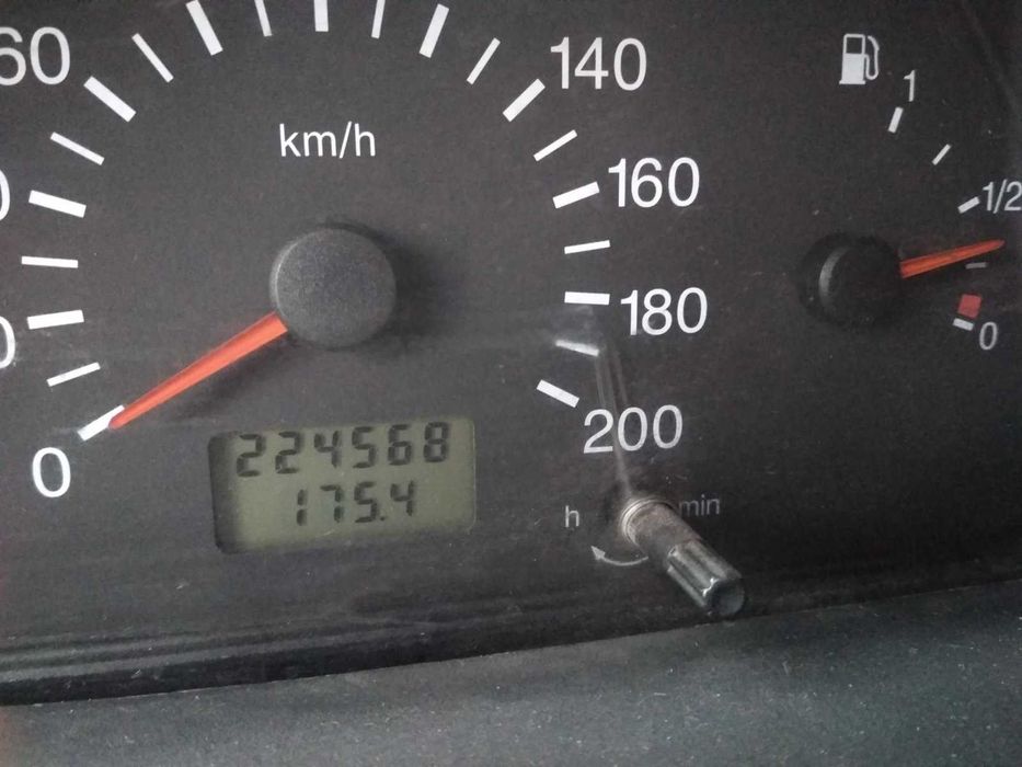 Автомобиль Ваз 2115 2002 года