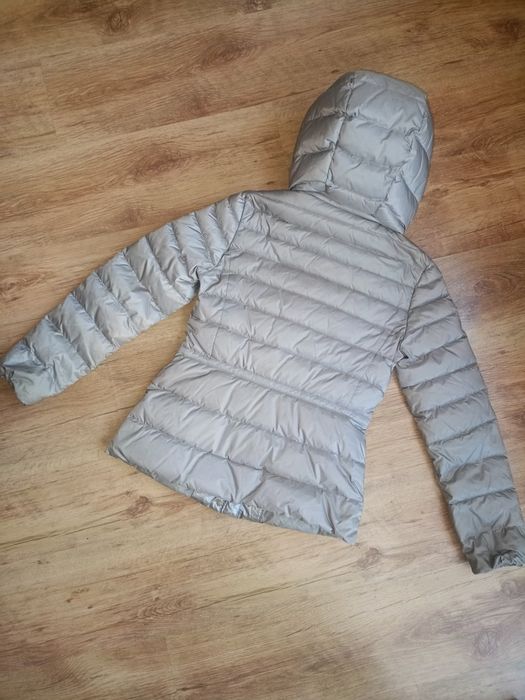 Elegancka, lekka damska kurtka puchowa Massimo Dutti w rozmiarze XS