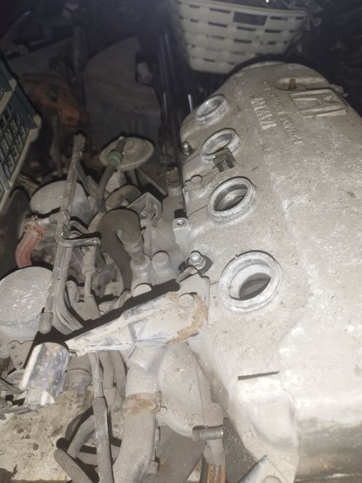 Cabeça e carburadores de Honda antigo