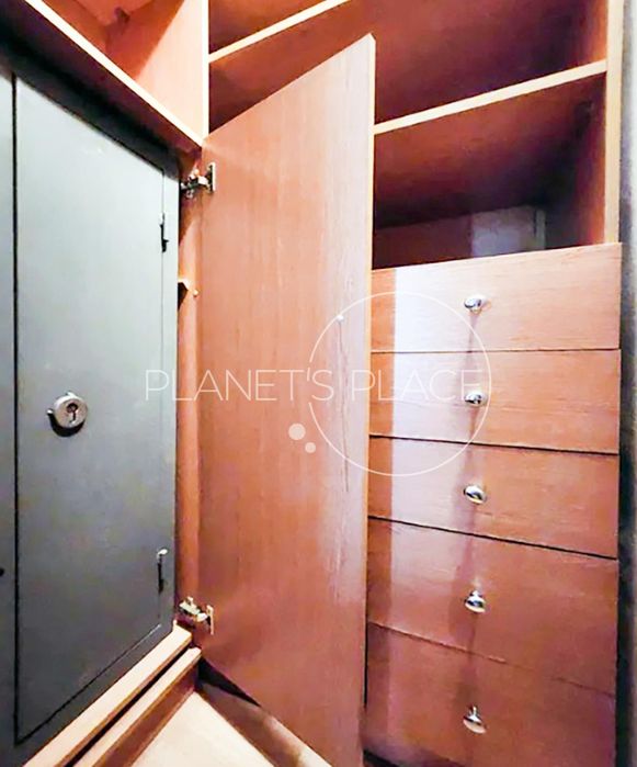 Продаж 2к. квартири, вул. Золотоустівська 4, м. Вокзальна.