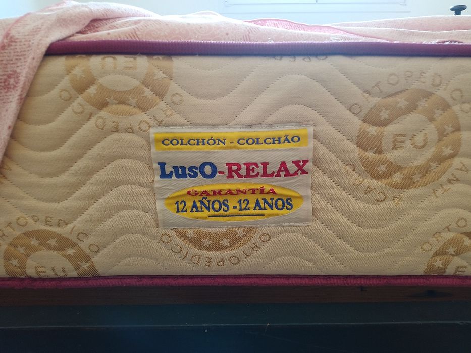 Cama + colchão 180*130 + espelho
