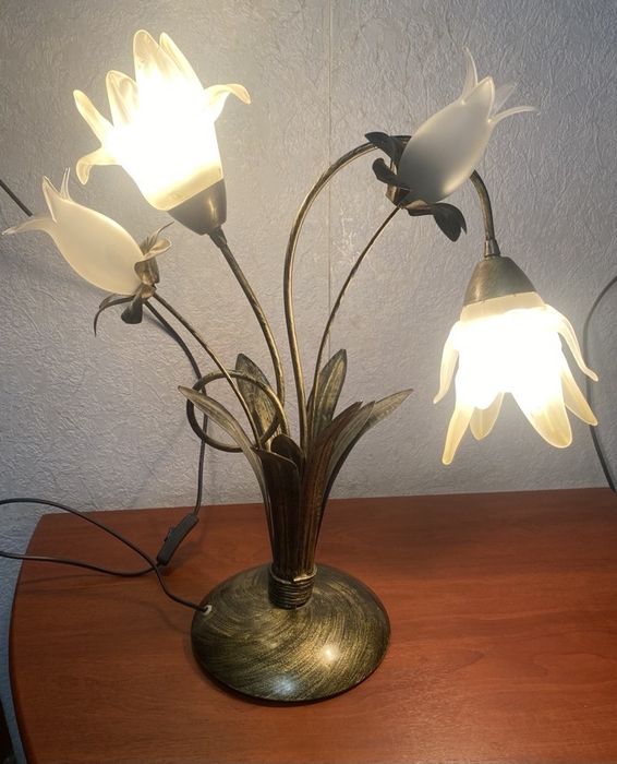 Красива настільна лампа «КВІТКА» на два плафони