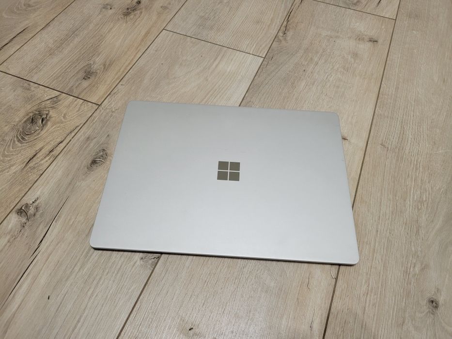Ноутбук surface з тачскріном ціна договірна