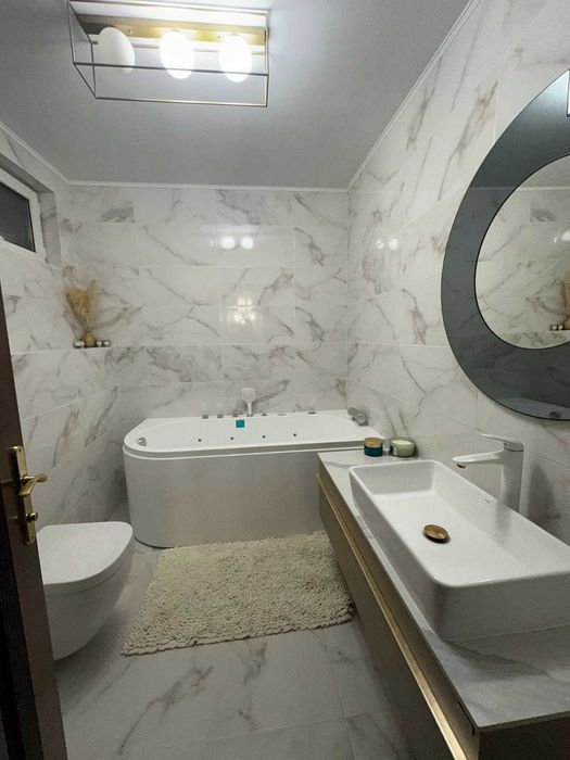 Продається сучасний 1,5-рівневий будинок у с. Барвінок