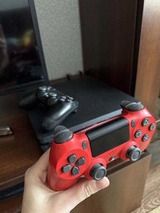 PlayStation 4 Slim 1TB + 2 джойстики + ігри