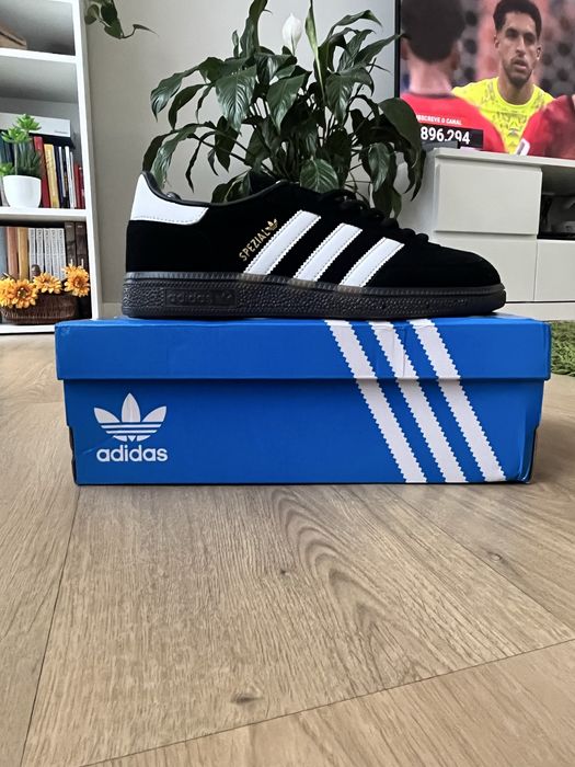Adidas spezial.