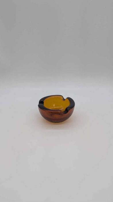 Szklana popielnica bursztynowa z Czechosłowacji