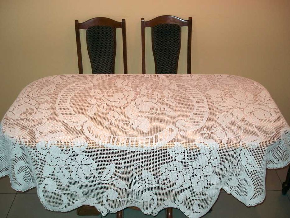 Скатертина зв'язана гачком