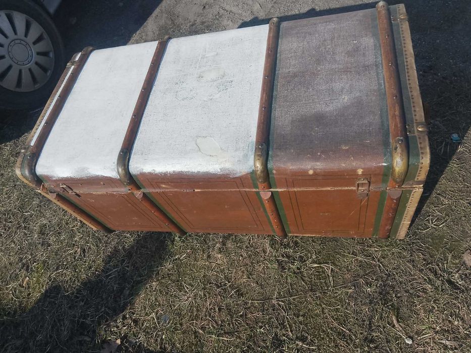 stary duzy kufer skrzynia zabytek antyk