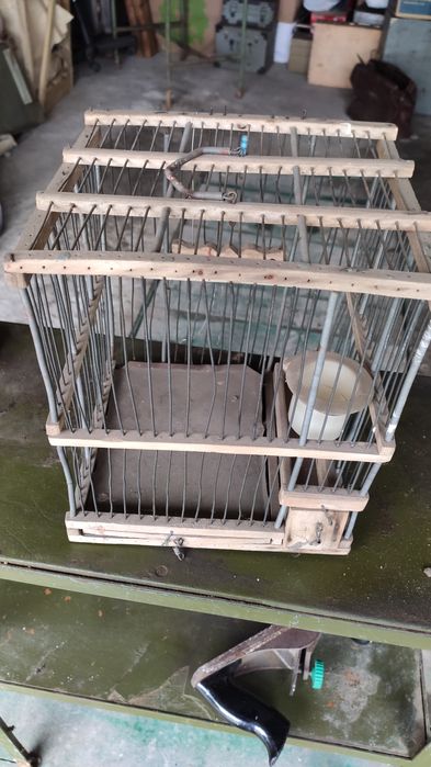 Продам клетку. Деревянная