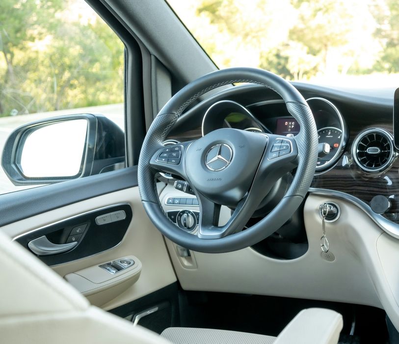 Vendo Mercedes V Class com poucos Kms, zero acidentes.