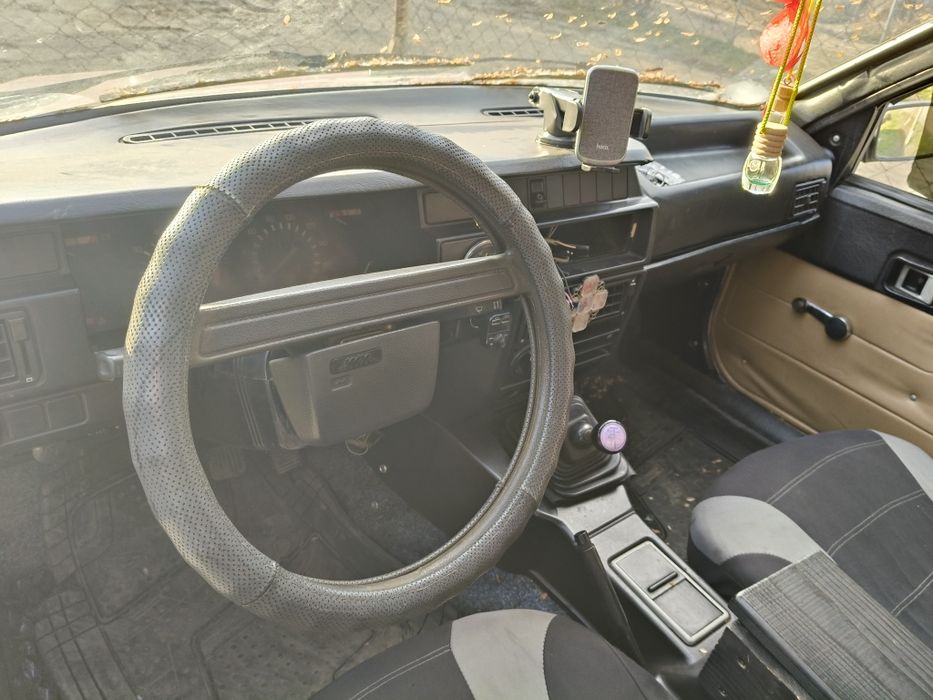 Продам Москвіча Иж ода 2126 2001 року 
Поміняв двігатель з 412 поставив
Ходова міняна + стойки 
Повністю на ходу,сідай їдь
Продаю бо іншу купив