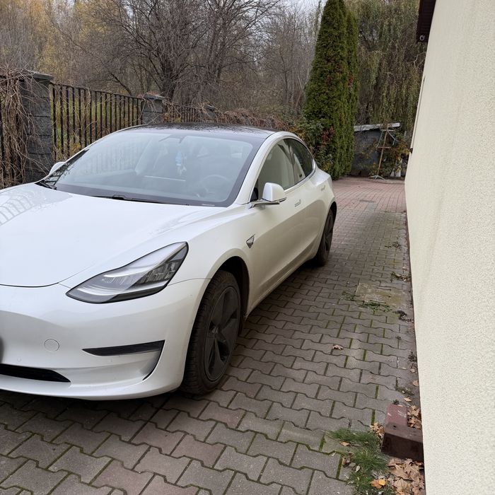 Tesla model 3 Rwd