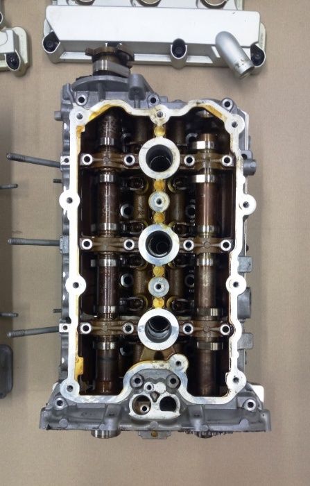 Головка крышка Audi Q7 Q5 A8 A7 A6 A5 A4 Touareg 06E103066M 06E103065L