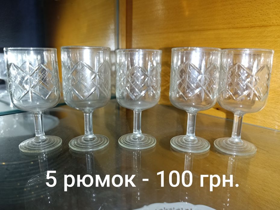 Рюмки, стопки (скляні, кришталеві).