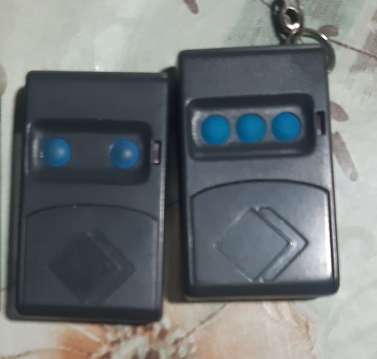 Dois  comandos   marca Seav Txs 3