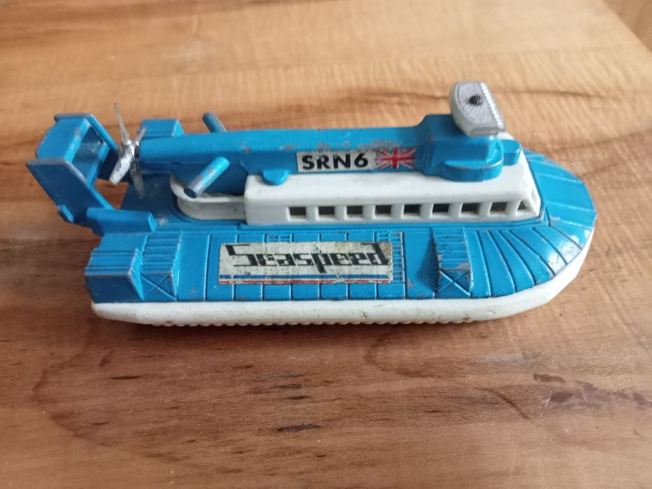 model- prom pasażerski hovercraft k-22.