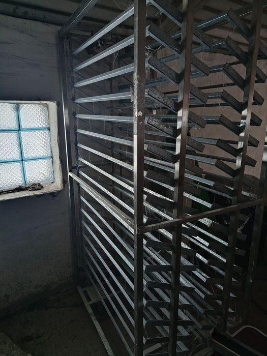 Тележка в інкубатор та лотки