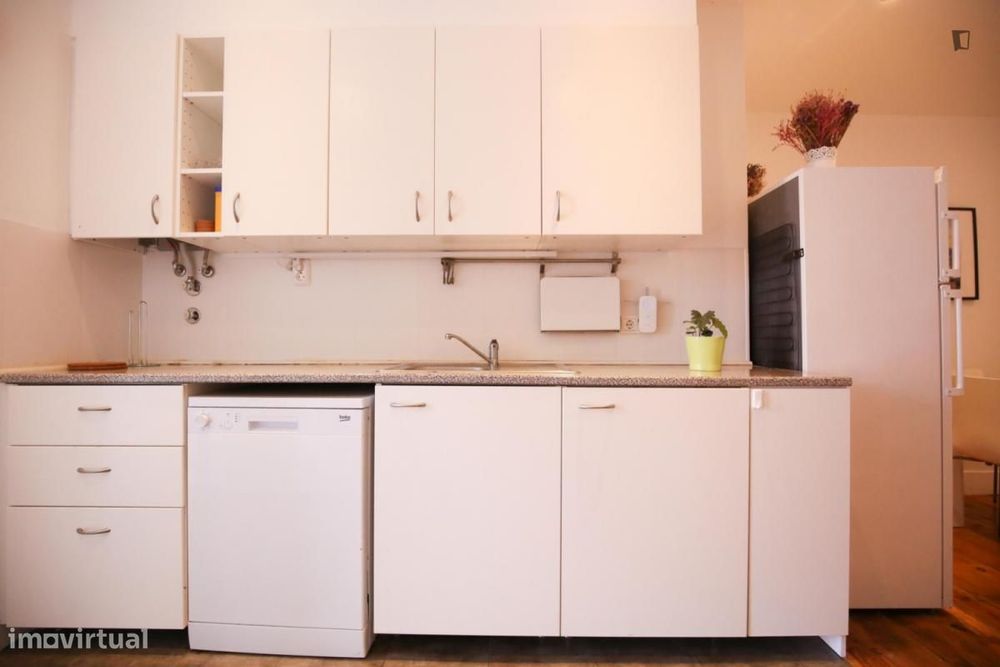 Quarto - localizado em Arroios Lisbon
