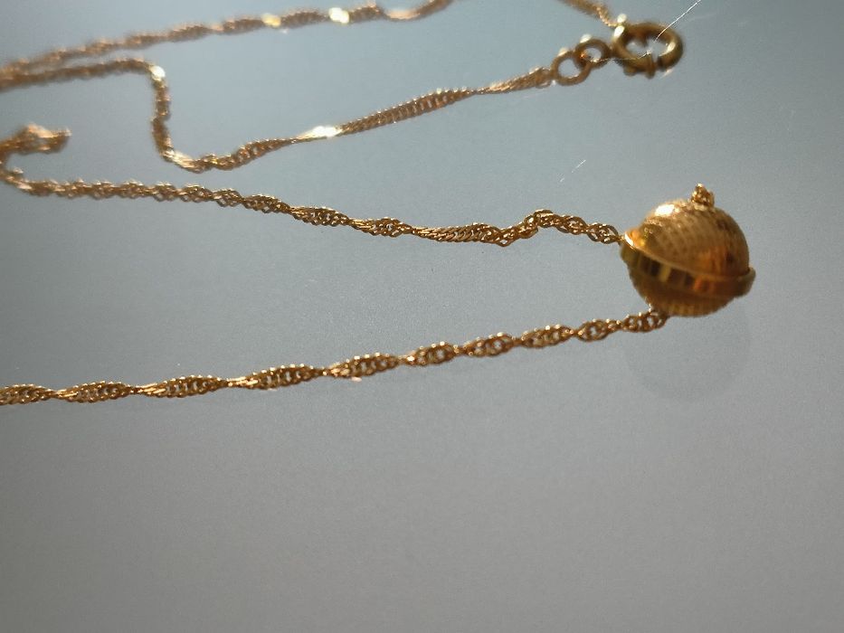 Colar em ouro bola