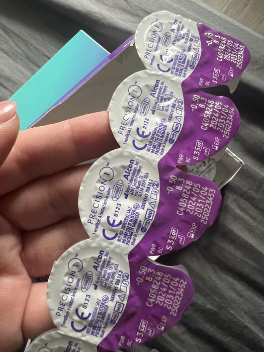 Контактні лінзи Alcon Precision 1 BC=8.3 DIA=14.2 PWR=-3.75