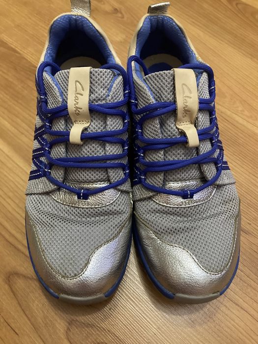 Кроссовки Clarks женские размер 37 в идеальном состоянии.